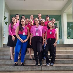 Equipe do Hospital Santa Lucinda reforça a importância do Outubro Rosa.