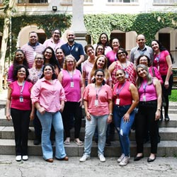 Equipe do Campus Monte Alegre reforça a importância do Outubro Rosa.