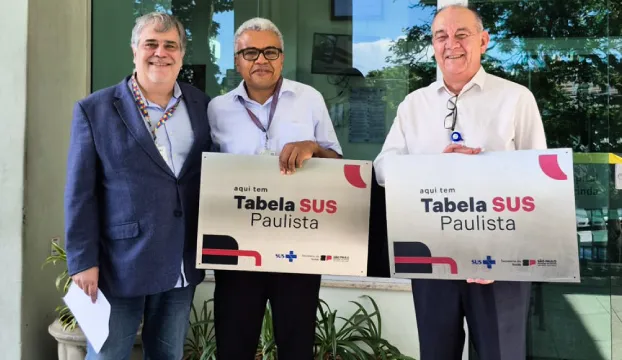 Hospital Santa Lucinda recebe placas da Tabela SUS Paulista