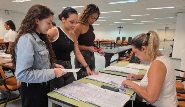 Inovação: bolsistas recebem cartão para usar no restaurante universitário