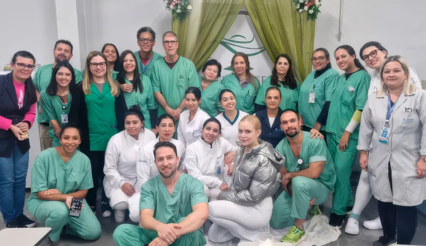 Imagem de grupo de enfermeiros e enfermeiras